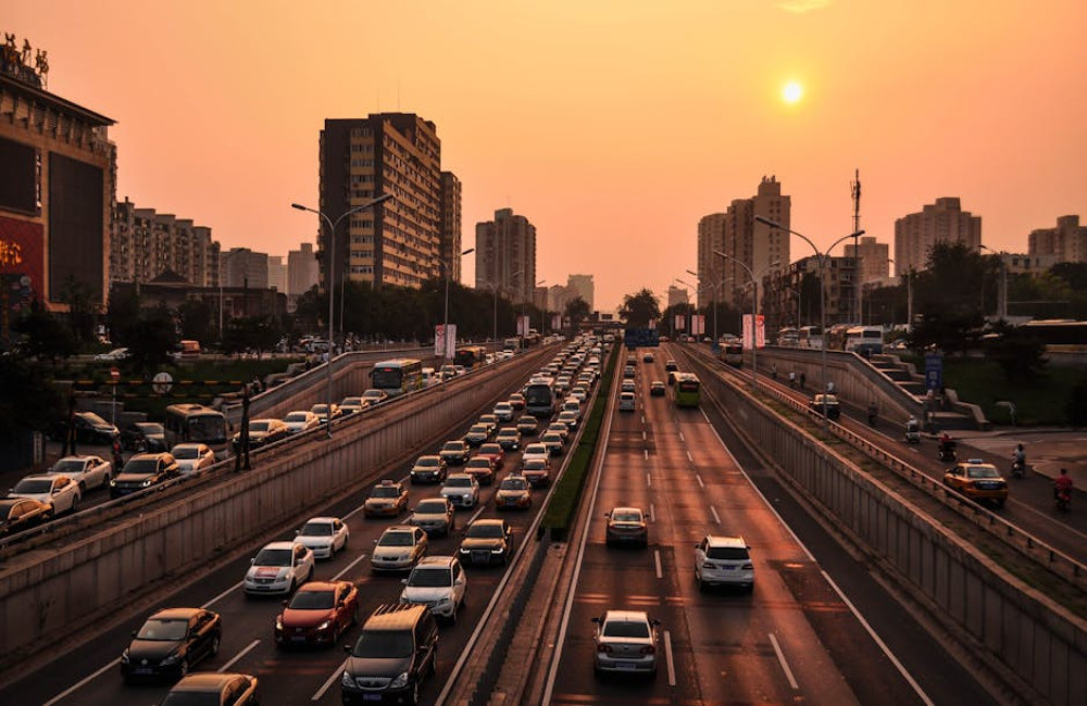 Waarom knippert een verkeerslicht soms extra lang op rood?