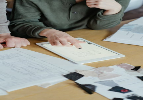 Waarom ruikt het buiten soms naar riool? Dit zijn de mogelijke oorzaken